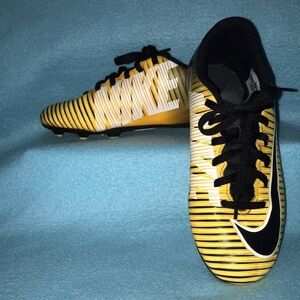 𝅺NIKE Mercurial Vortex III FG Laser youth soccer cleats size 4 1/2